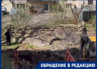 Историческую стену 19 века сносят в Ставрополе ради парковки