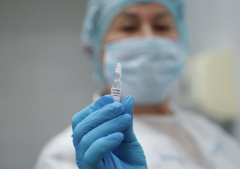 Зачем прививаться, если потом заболеешь? Показываем вакцинацию с научной стороны