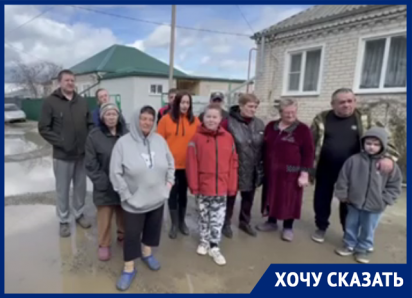 Ямы до 25 сантиметров: жители села Кочубеевского устали слушать про недостаток бюджета и требуют ремонта дорог 