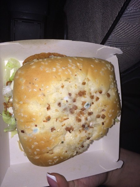 В пятигорском «Макдоналдсе» покупателю продали заплесневелый гамбургер