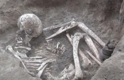 Археологи обнаружили древнее захоронение ремесленника