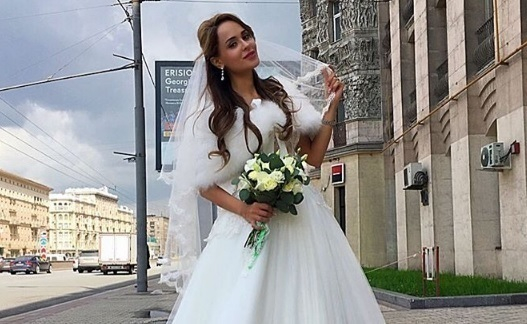 Ставропольская модель Анна Калашникова одна приехала к ЗАГСу в день свадьбы