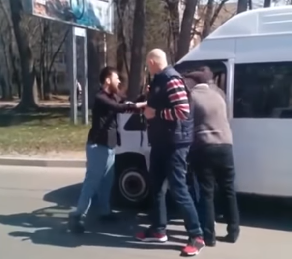 Ставропольские водители маршруток подрались на дороге