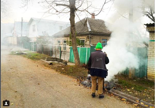 Жители Пятигорска жалуются на смог из-за сжигания листьев