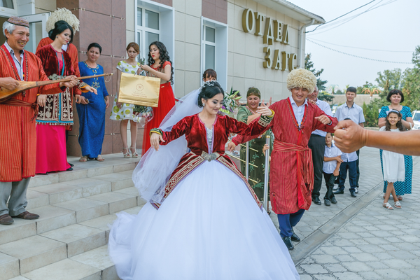 Туркменскую свадьбу сыграли в ставропольском ЗАГСе