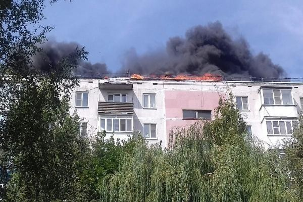 Крупный пожар на 50 лет ВЛКСМ в Ставрополе попал на видео