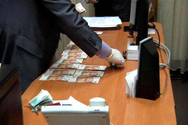 Начальник УФМС Георгиевска пытался получить 400 тыс рублей за покровительство нелегальных гастарбайтеров