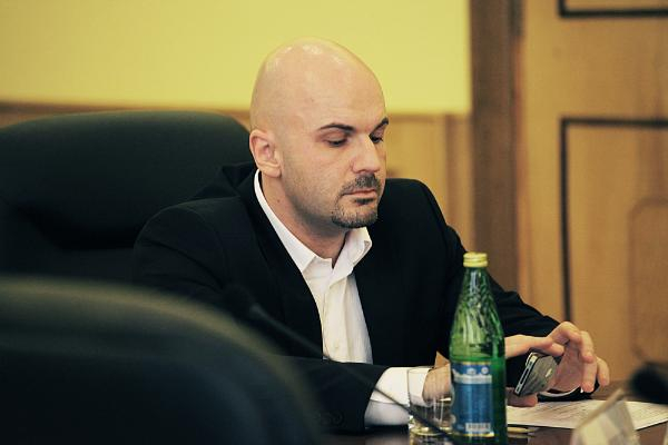 Прекращено следствие осужденного за насилие экс-депутата Дубровского по нескольким эпизодам