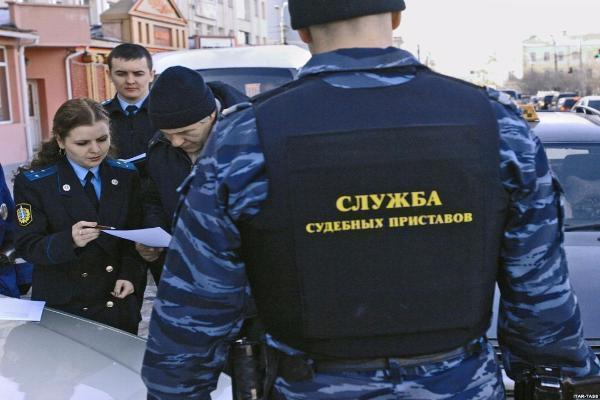 За долг по кредиту судебные приставы Пятигорска арестовали «Мерседес»