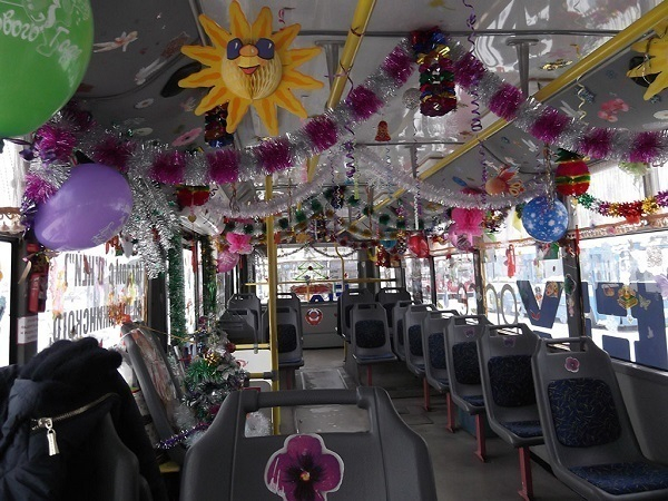Жителям Ставрополя помогают пережить кризис троллейбус, веселая компания и губная гармошка
