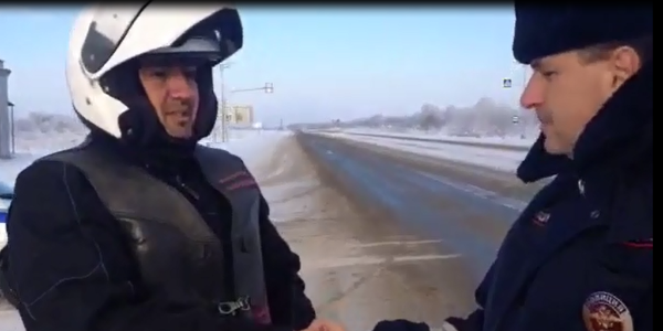 Французского байкера напоили чаем ставропольские полицейские
