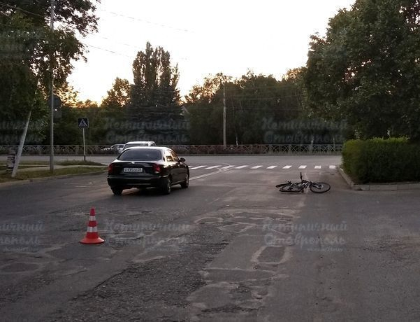 Велосипедист попал под колеса автомобиля в Ставрополе