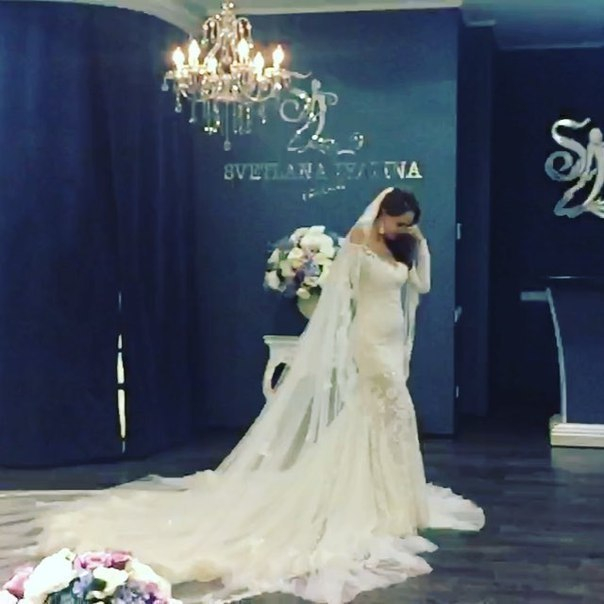 Анна Калашникова примерила платье для предстоящей свадьбы с Прохором Шаляпиным