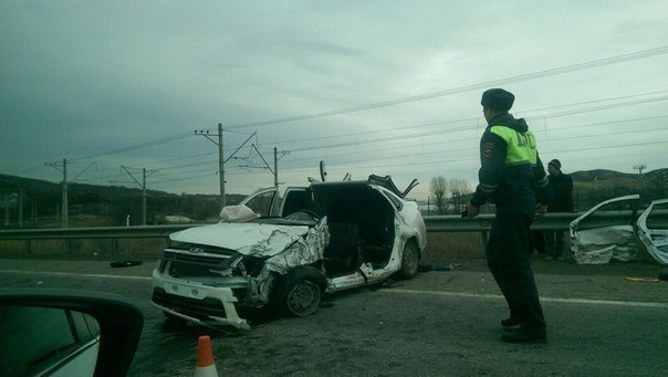В Кисловодске в результате ДТП разворотило «Приору»: водитель погиб