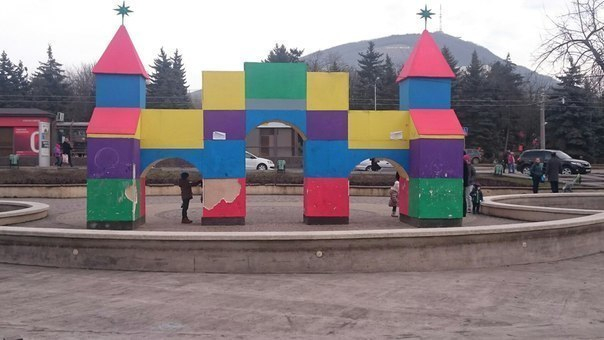 В Пятигорске вандалы изуродовали детский городок