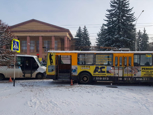 Троллейбус сбил женщину в центре Ставрополя