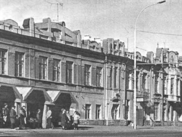 «Из двух зданий – в одно, из гостиницы в коммуналку»: история гостиницы «Коммерческой» в Ставрополе