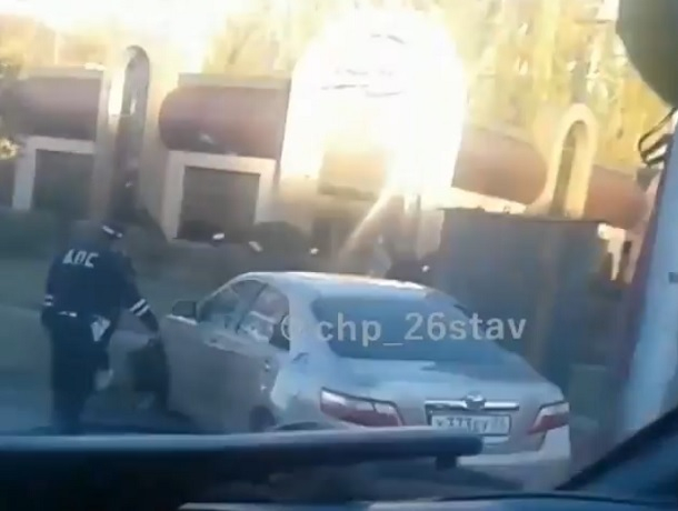 ДТП с участием маршрутки попало на видео в Ставрополе