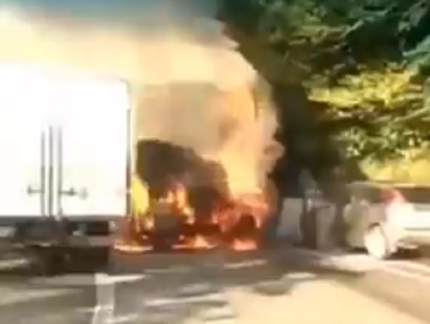 Автобус с пассажирами загорелся на маршруте Ставрополь – Адлер