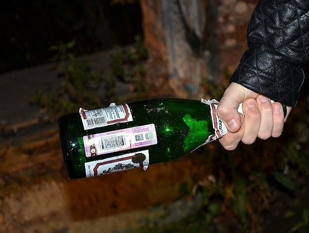 Стеклянной бутылкой по голове убил друга разъяренный мужчина в Ставрополе