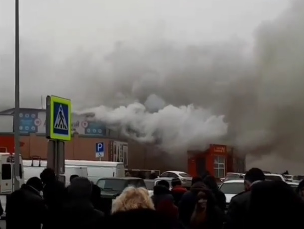 Пожар на рынке «Аргашоковский» в Пятигорске попал на видео
