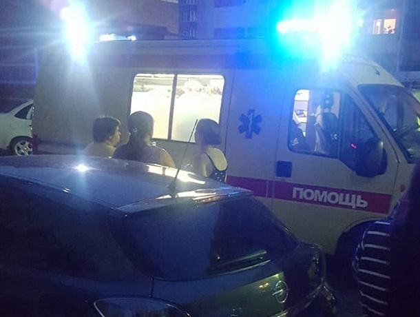Трехлетний ребенок выпал из окна многоэтажки в Ставрополе