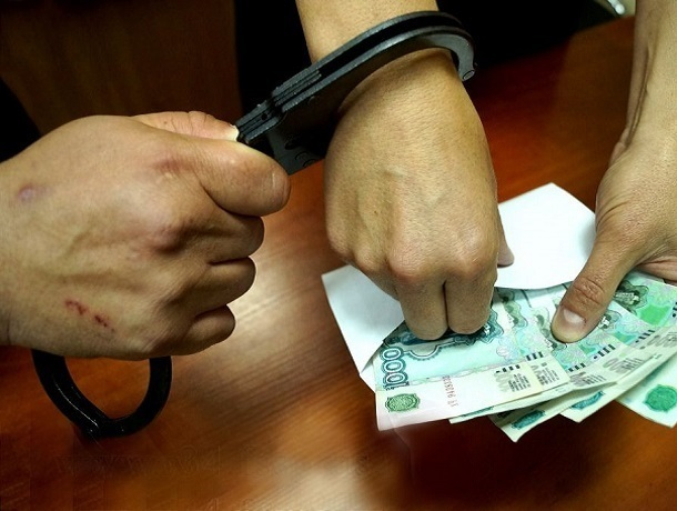 За 20 тысяч рублей мужчина пытался подкупить полицейского на Ставрополье