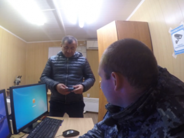 Житель Ставрополья с поддельным удостоверением судьи попытался подкупить полицейского
