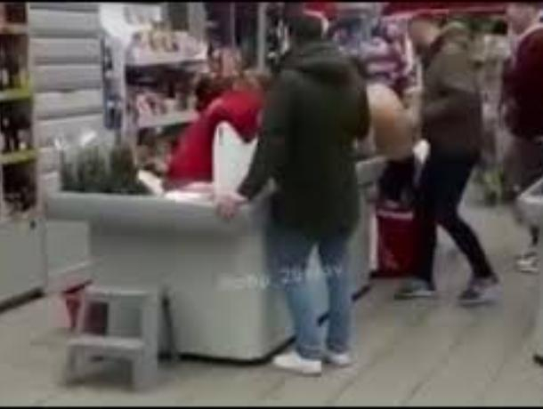 Голый мужчина устроил дебош в одном из магазинов Ставрополя