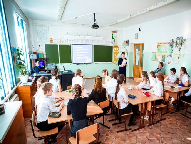 Поддельные справки о болезни сына предоставила в школу женщина на Ставрополье