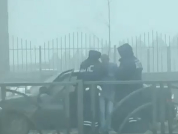 Задержание неадекватного водителя «Приоры» попало на видео в Ставрополе