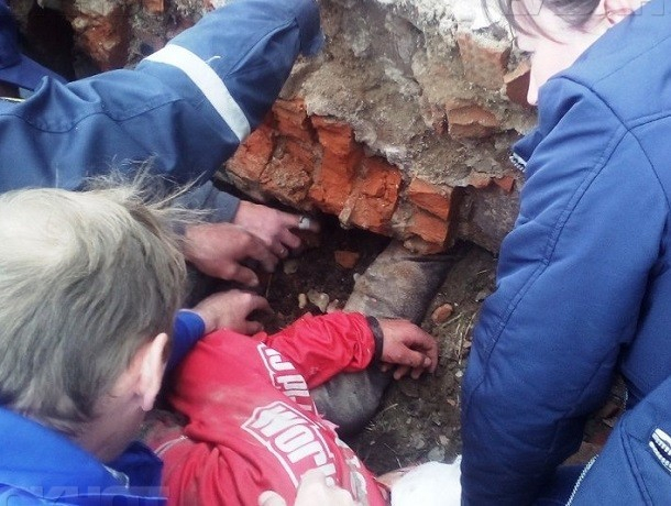 После гибели мальчика под завалами прокуратура нашла еще 10 опасных для детей мест на Ставрополье