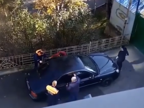 Очевидцы сняли на видео спасение ребенка в Кисловодске