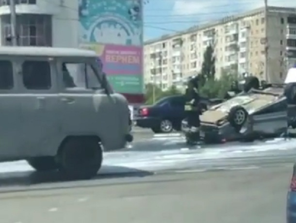 Появилось видео последствий ДТП «Тойоты» с «пятнадцатой» в Ставрополе