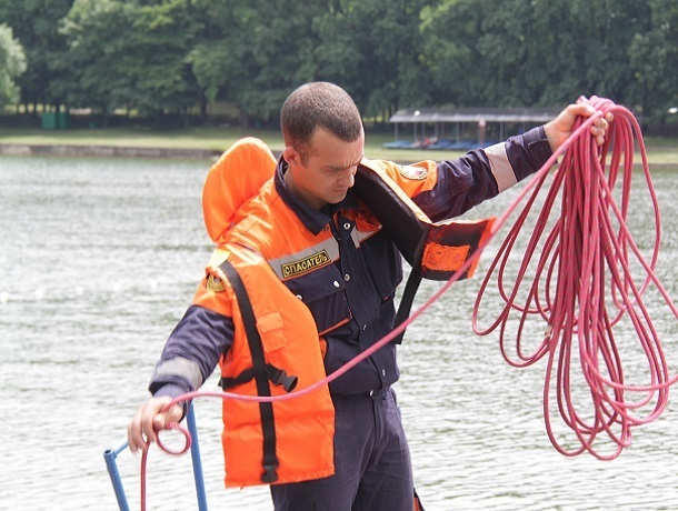 Тело мужчины, пролежавшее в реке несколько дней, вытащили спасатели на Ставрополье
