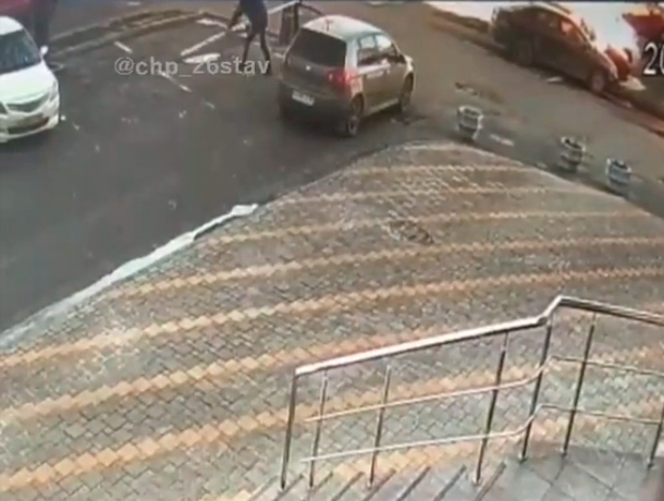 Водитель сломал шлагбаум при выезде с парковки в Ставрополе