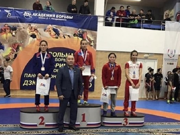 Спортсменка из Железноводска взяла золото на всероссийском турнире по вольной борьбе