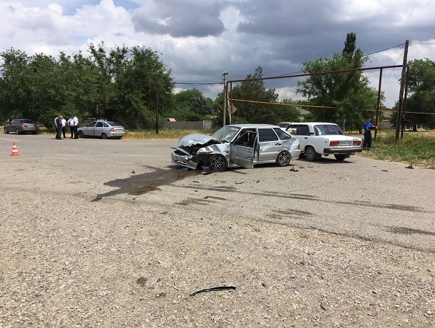 Молодой водитель «четырнадцатой» вылетел из авто после столкновения с «Грантой» на Ставрополье