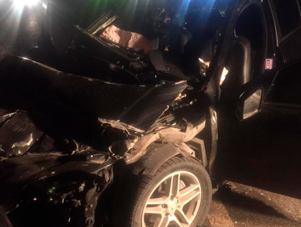 Один человек погиб в результате столкновения Mercedes-Benz и грузовика на Ставрополье