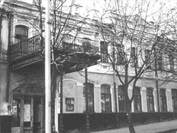 «Первая кофейня, коммерческий банк и редакции ставропольских газет», - что помнят стены «дома с медальоном»