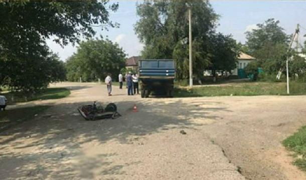 На Ставрополье 14-летний мальчик на скутере погиб в ДТП