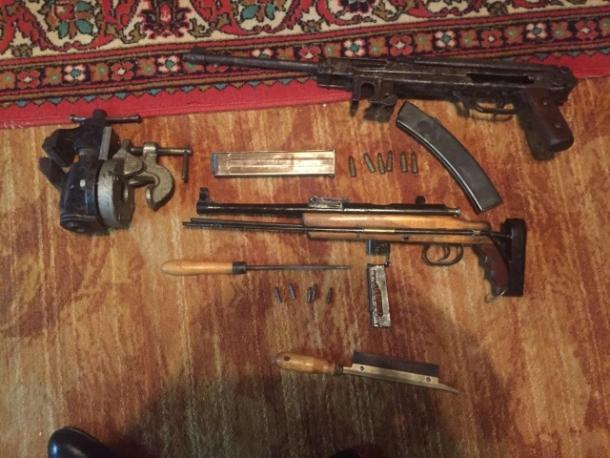 На Ставрополье пенсионер организовал в гараже коллекцию оружия