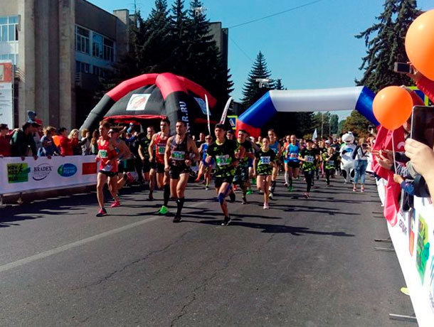 Сотни любителей марафонского бега пронеслись по курортным Ессентукам