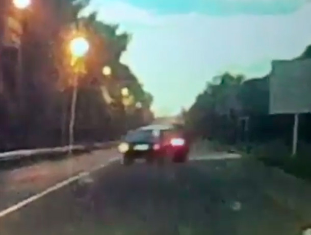 Столкновение автомобиля и мотоцикла попало на видео в Ессентуках