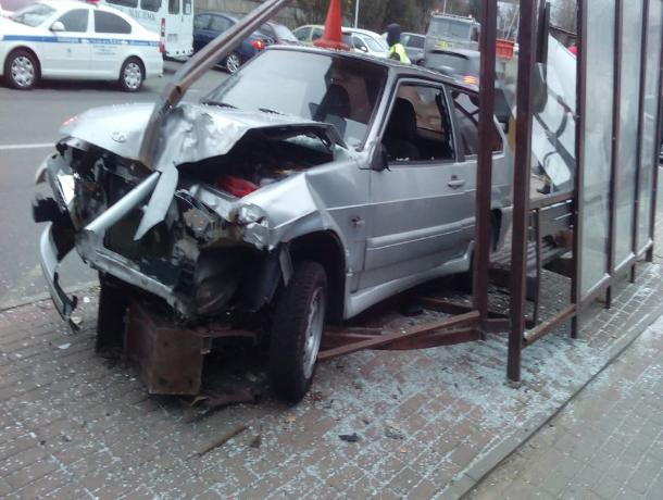 В Ставрополе водитель сбил ребенка и врезался в остановку