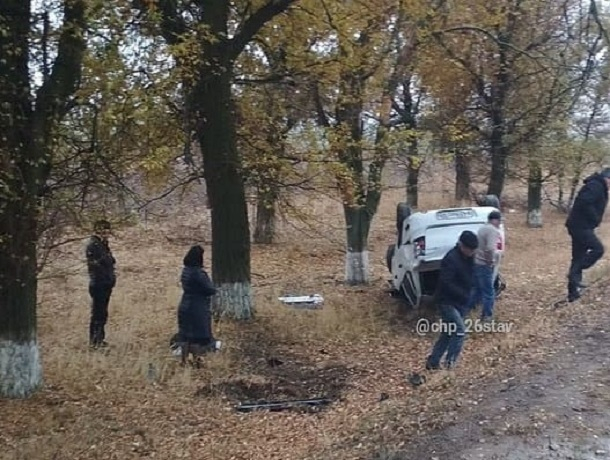 Серьезное ДТП с «Нивой» и «Грантой» произошло на Ставрополье - пострадавших увезла скорая