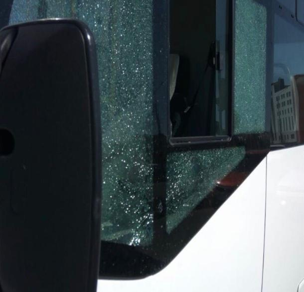 Водитель легковушки выстрелил из травмата в стекло маршрутки в Ставрополе