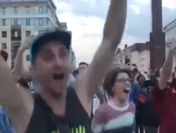 Появилось видео реакции ставропольцев на площади на победу сборной России над Испанией
