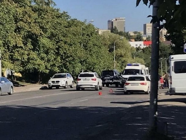 Иномарка сбила перебегавшего дорогу человека на Киринском мосту в Ставрополе