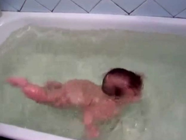 Годовалый мальчик утонул в ванной, пока мать праздновала его день рождения на Ставрополье
